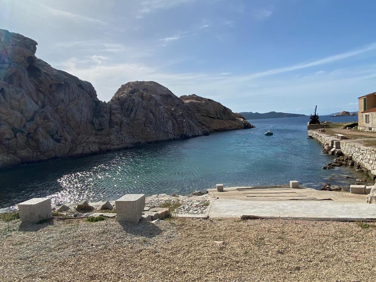 Appartamento Il Caracolo A Cala Francese Ла-Маддалена Экстерьер фото